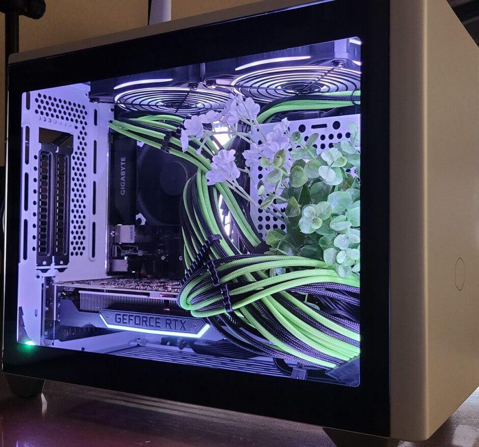 小型ゲーミングPC-