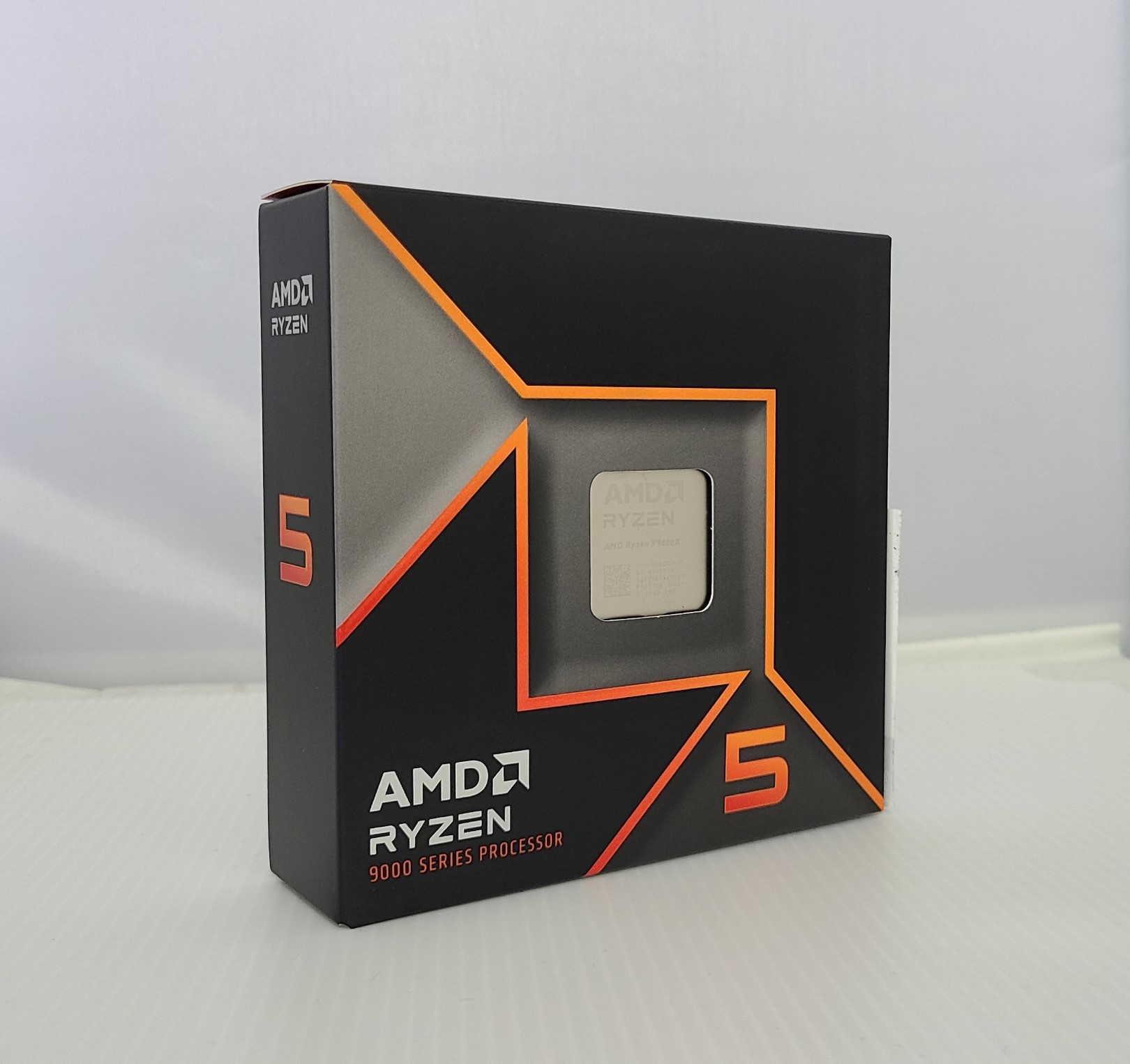 Ryzen 5 9600Xのパッケージ