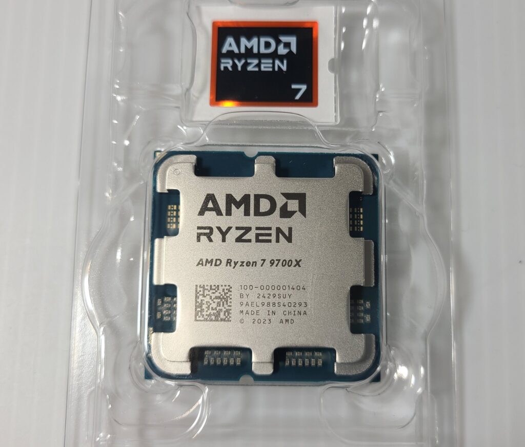 Ryzen 7 9700XのCPU本体