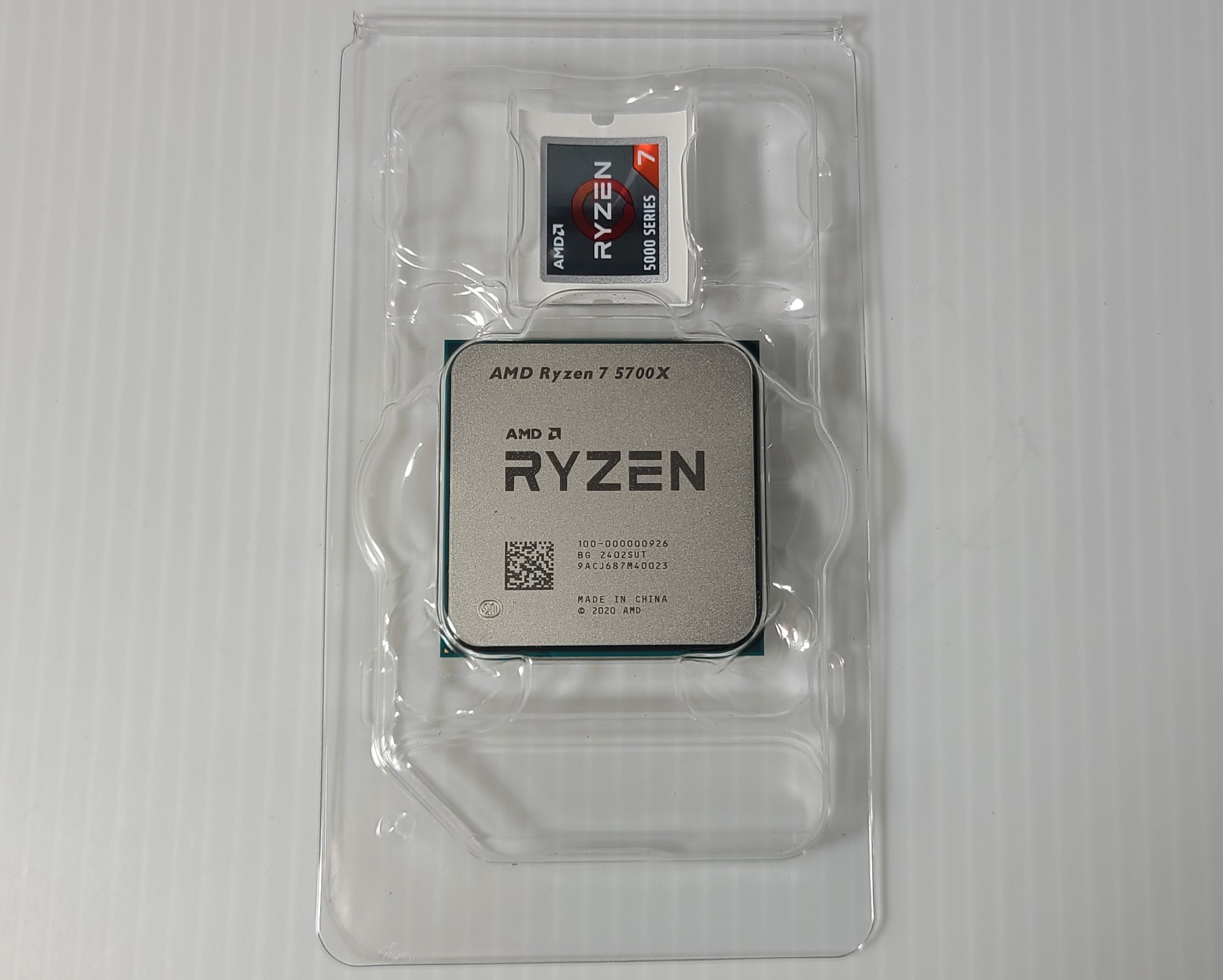 Ryzen 7 5700XのCPU本体