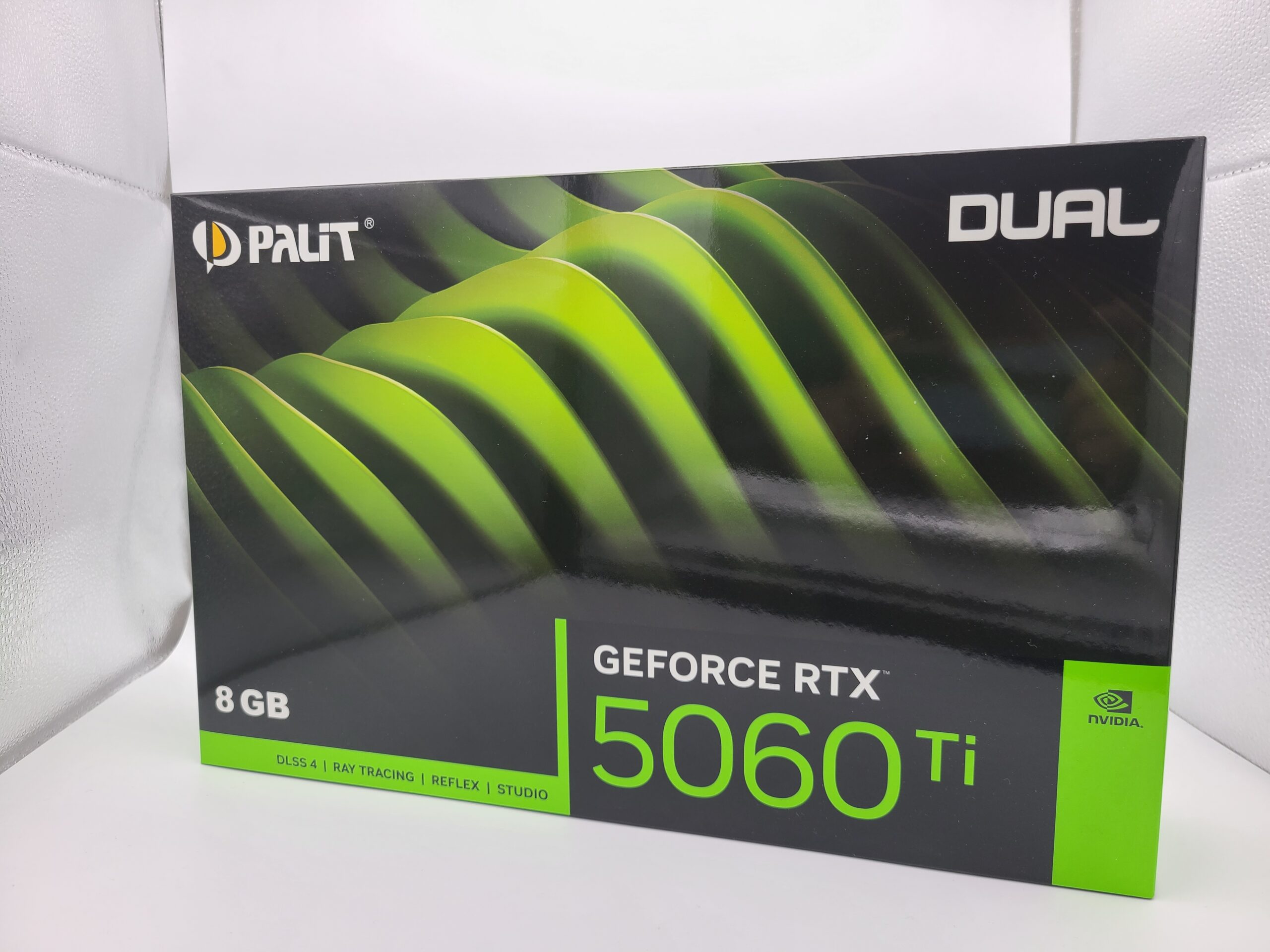 Palit RTX 5060 Tiのパッケージ