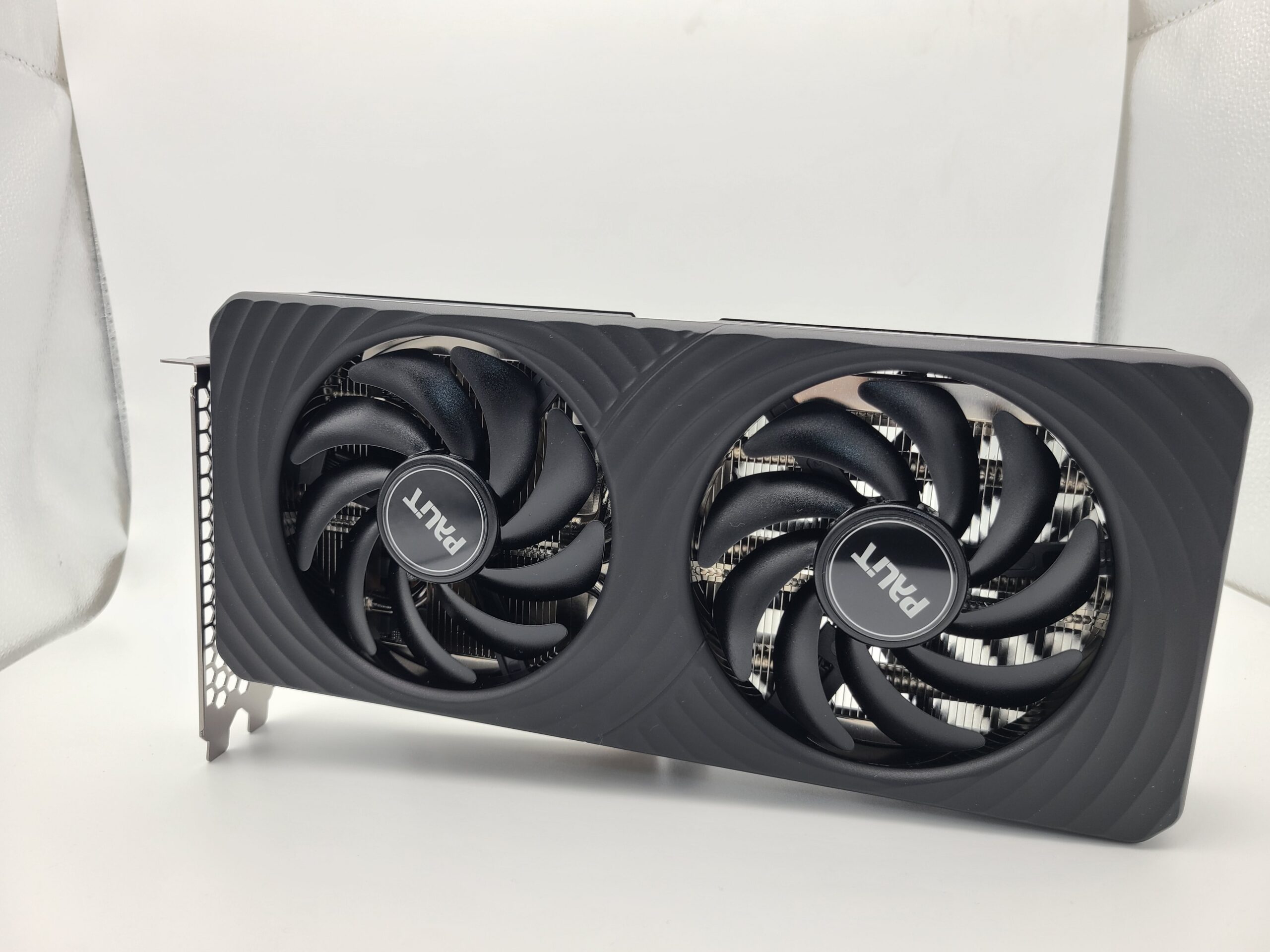 Palit RTX 5060 Tiの本体