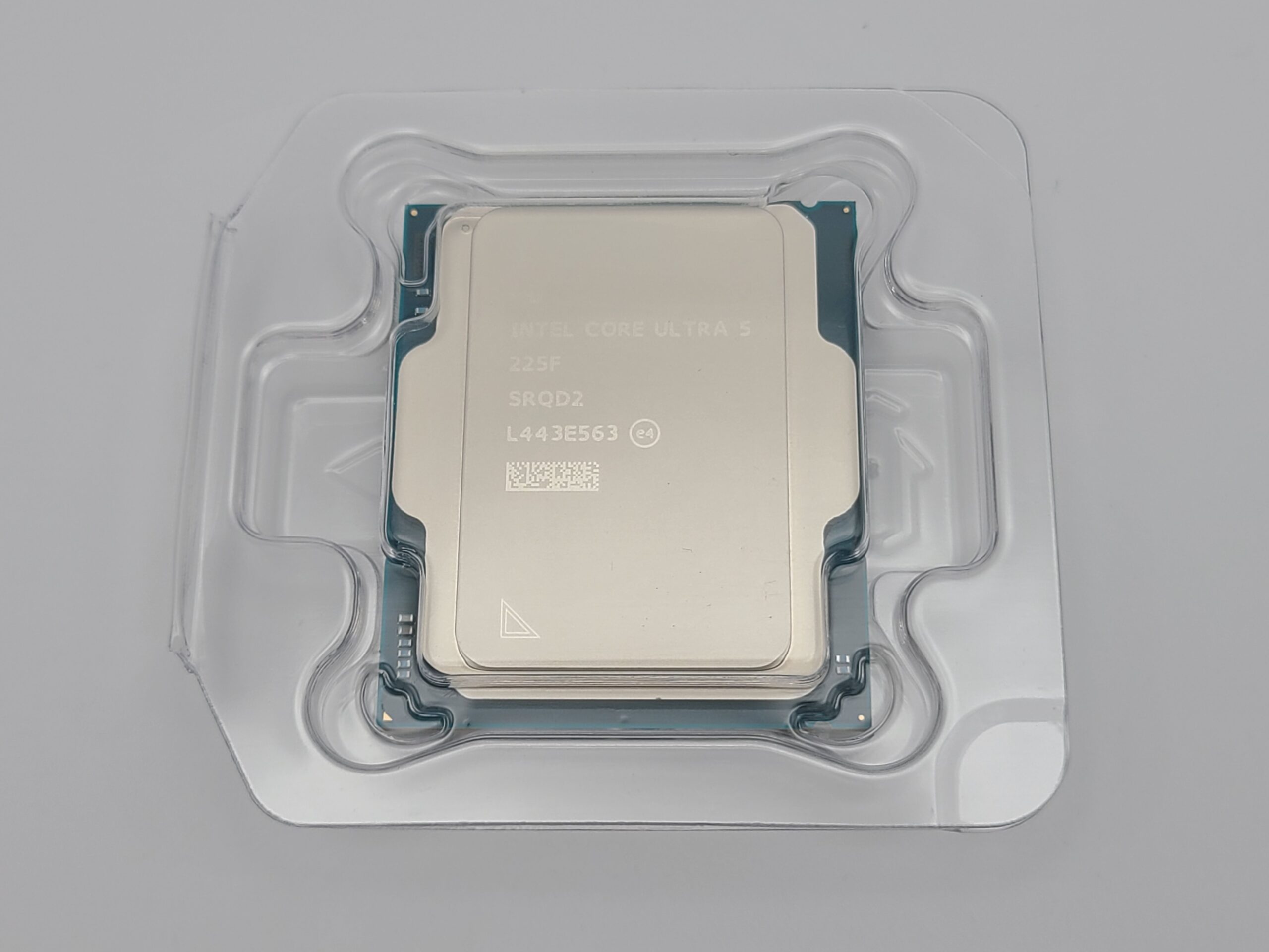 Core Ultra 5 225Fの本体