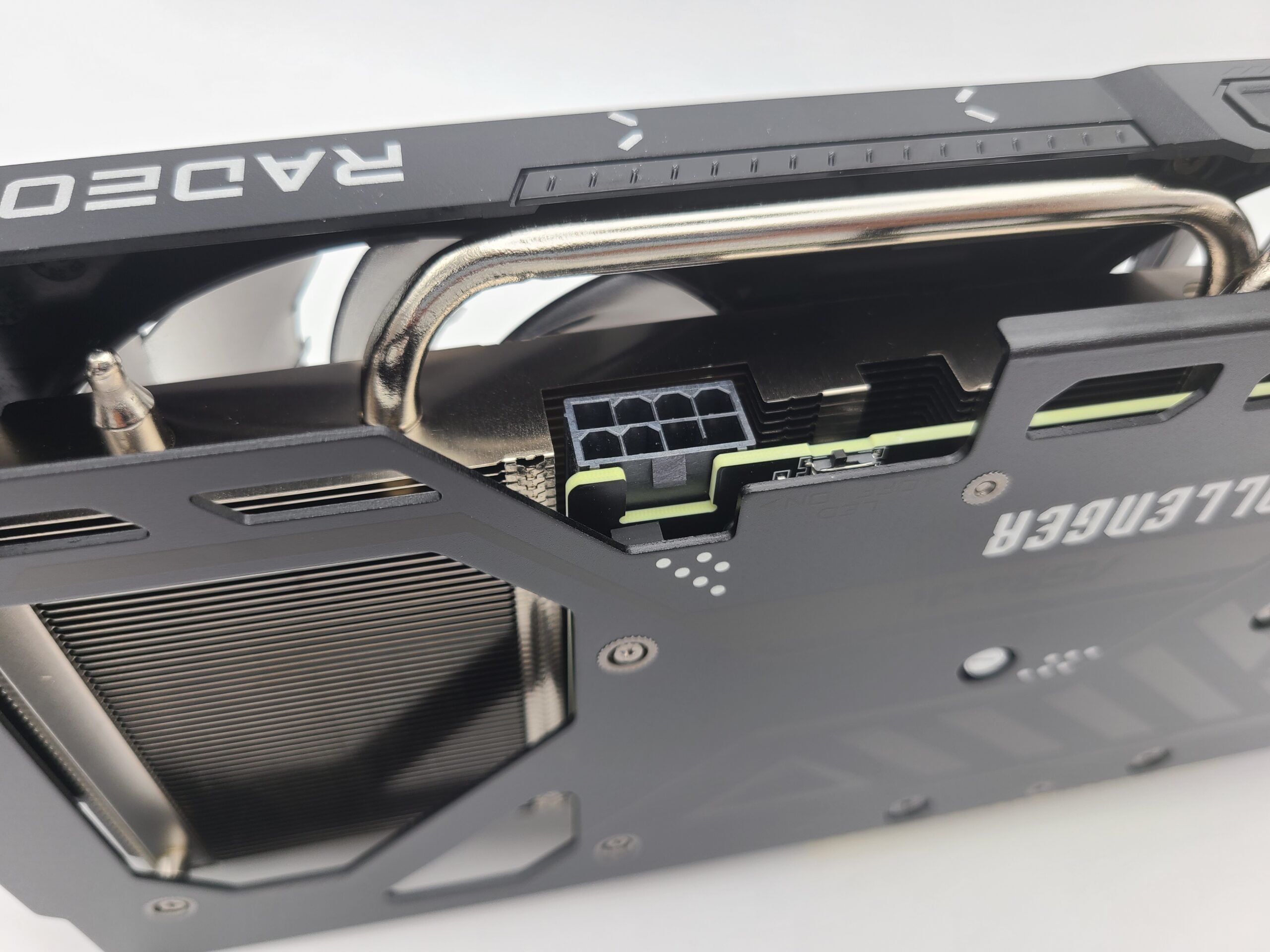 ASRock RX 9060 XT 16GB CHALLENGERの電源
