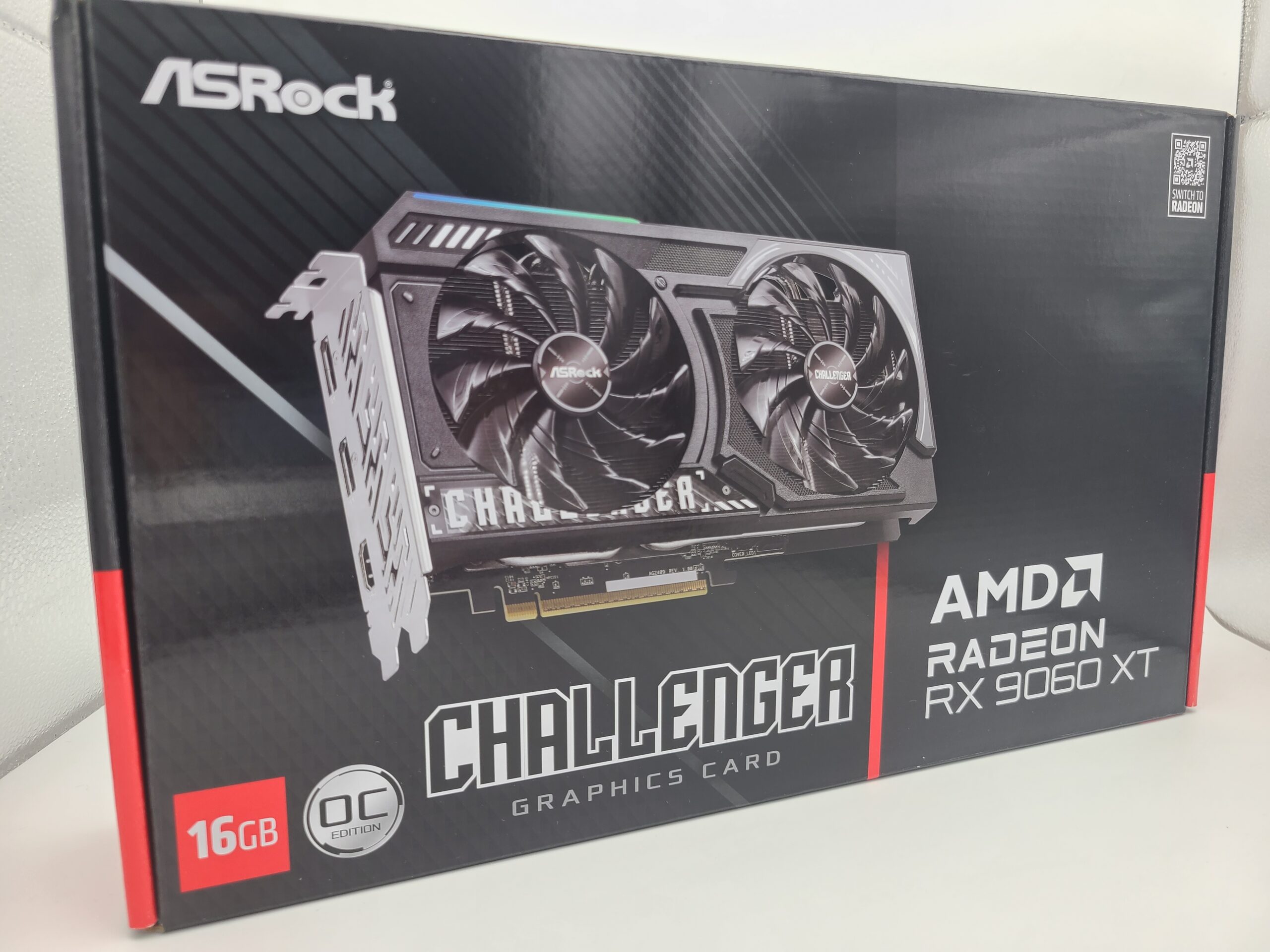 ASRock CHALLENGER RX 9060 XT 16GBの外装